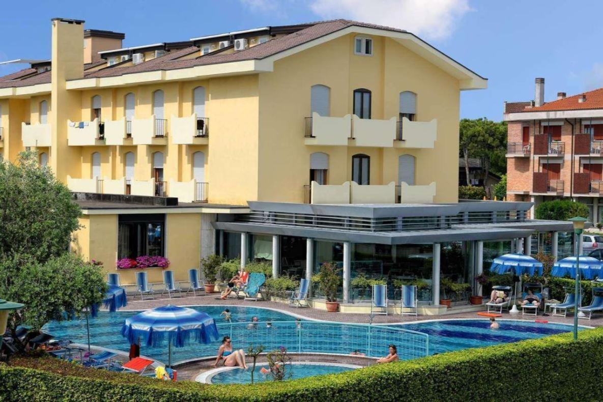 Junior Family Hotel Cavallino-Treporti Exterior photo